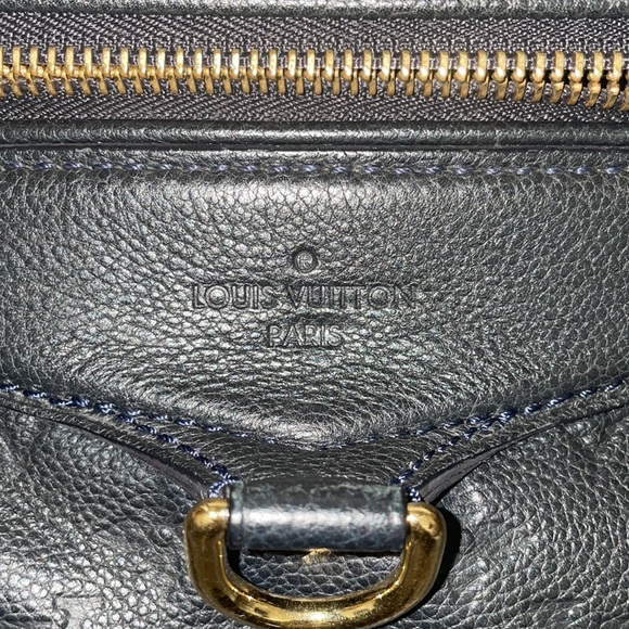 Authentic Monochrome Louis Vuitton shoulder bag - Picture 6 of 16